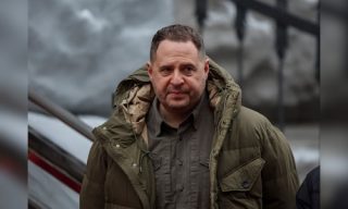 Ukraine’s top peace negotiator quits after police raid